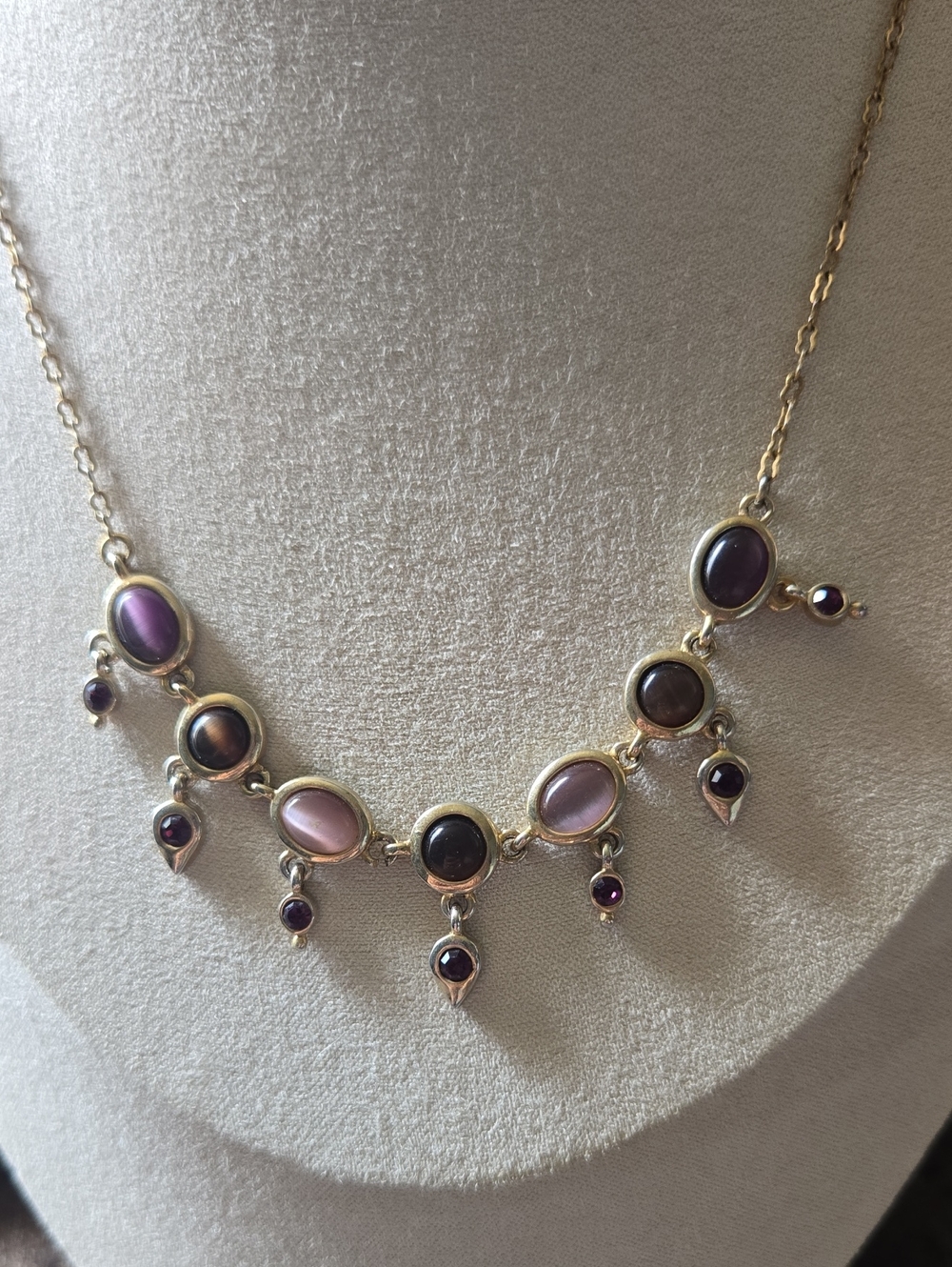 Vintage Gold Tone Necklace with Purple and Pink Cat Eye Stones 90s 💫 - Picture 2 of 5